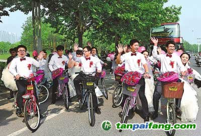 郑州16对才子佳人骑自行车举办“低碳婚礼”